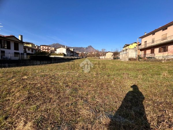casa indipendente in vendita a Pianico