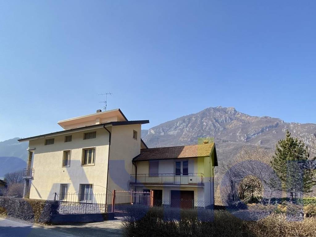 casa indipendente in vendita a Piario