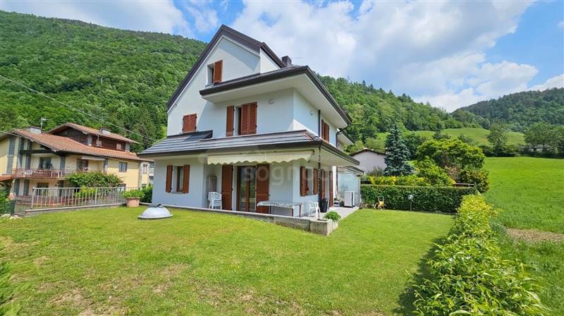 casa indipendente in vendita a Piario