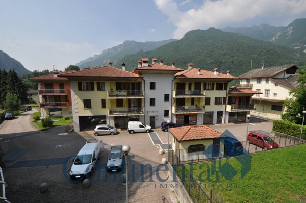 locale commerciale in vendita a Piazza Brembana