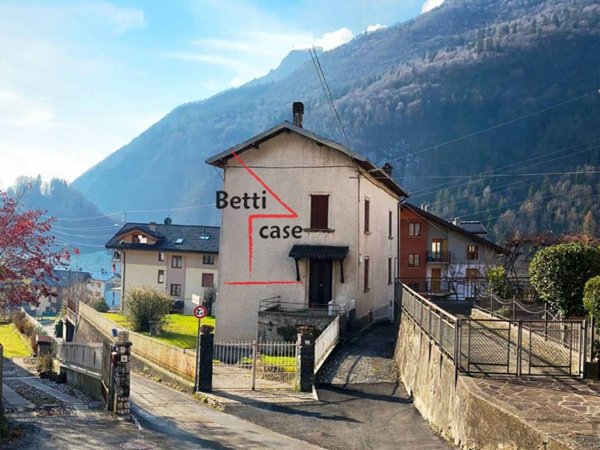 casa indipendente in vendita a Piazza Brembana