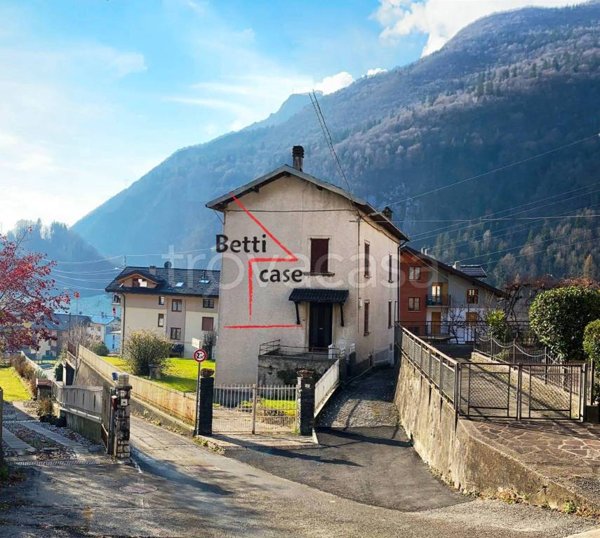 casa indipendente in vendita a Piazza Brembana