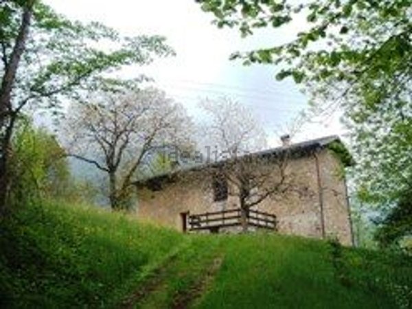 esavano in vendita a Piazza Brembana