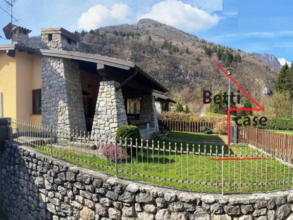 casa indipendente in vendita a Piazza Brembana