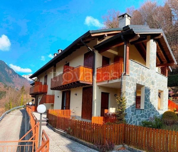 casa indipendente in vendita a Piazzatorre in zona Piazzole