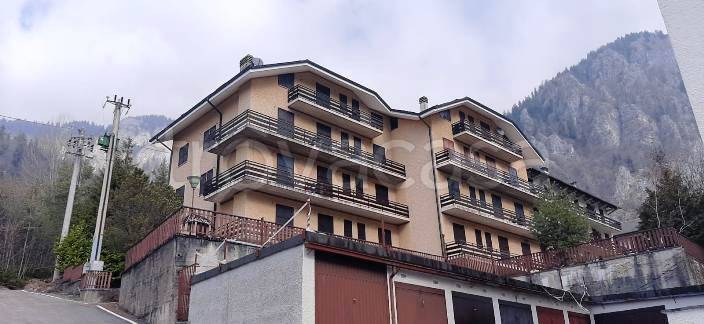 appartamento in vendita a Piazzatorre in zona Piazzo