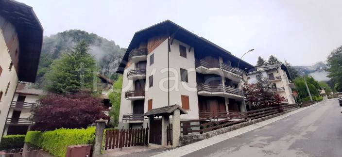 appartamento in vendita a Piazzatorre in zona Piazzole