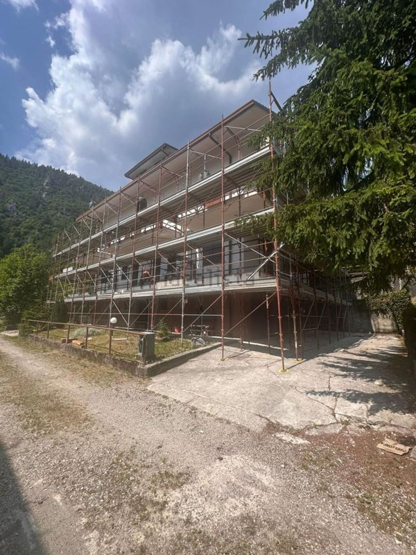 appartamento in vendita a Piazzatorre in zona Piazzole