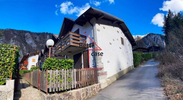 casa indipendente in vendita a Piazzatorre in zona Piazzole