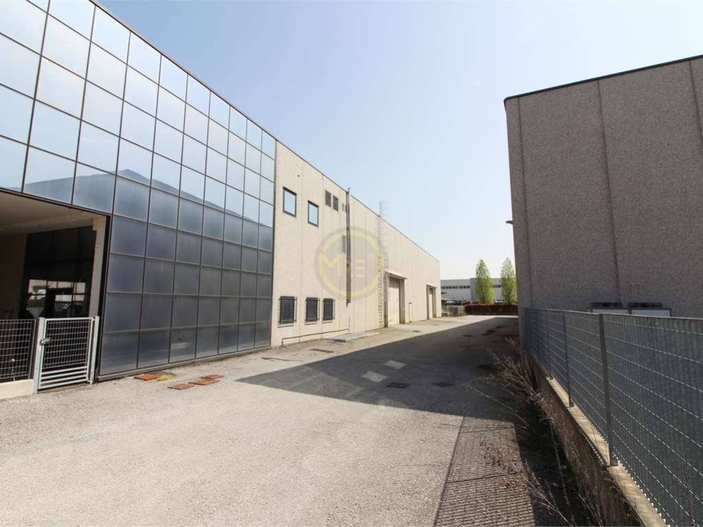 locale commerciale in vendita a Pognano