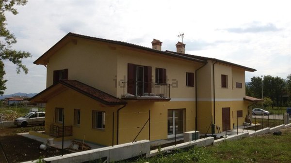 casa indipendente in vendita a Pognano