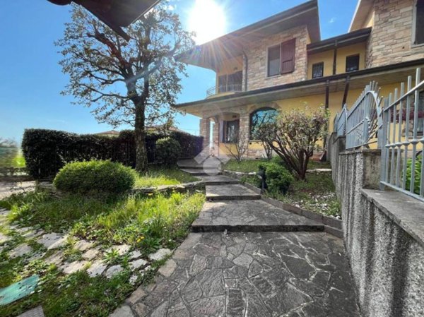 casa indipendente in vendita a Pognano