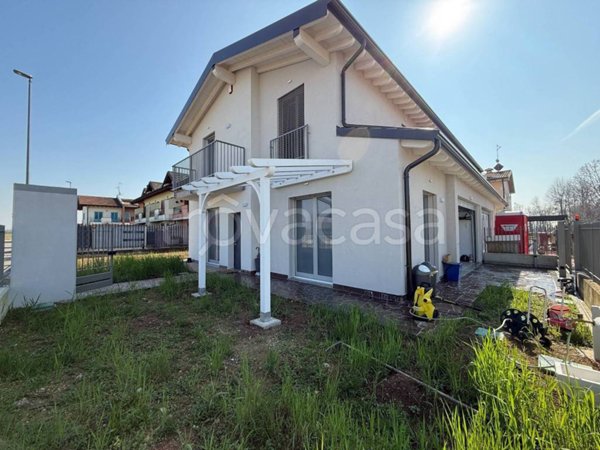 casa indipendente in vendita a Pognano