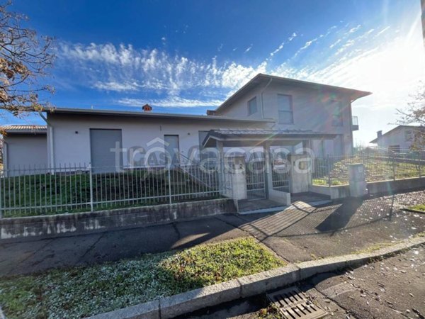casa indipendente in vendita a Pognano