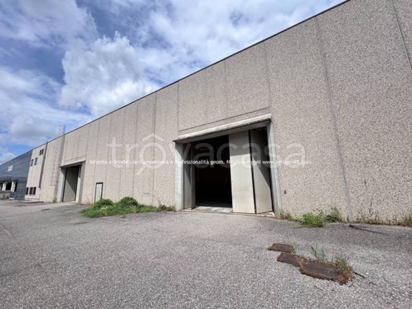 locale commerciale in vendita a Pognano
