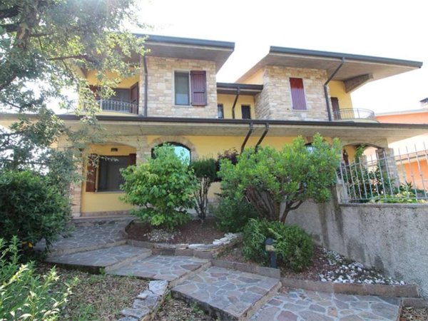 casa indipendente in vendita a Pognano