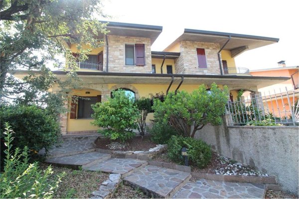 casa indipendente in vendita a Pognano