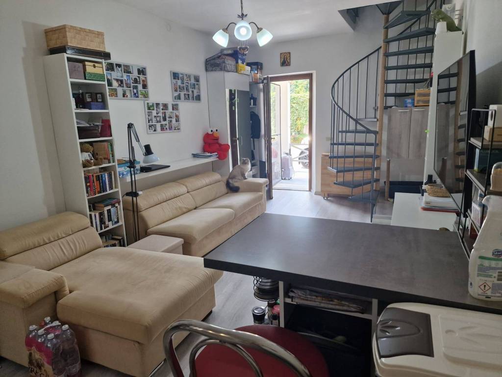 casa indipendente in vendita a Pognano