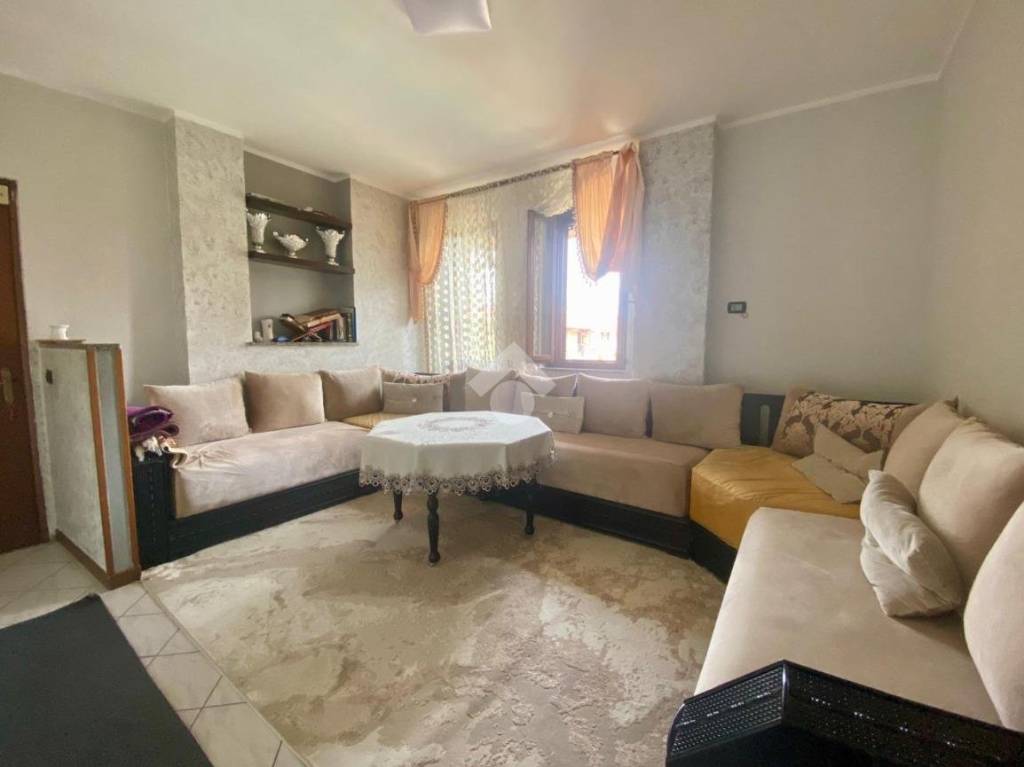 casa indipendente in vendita a Pognano