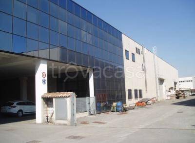 locale commerciale in vendita a Pognano