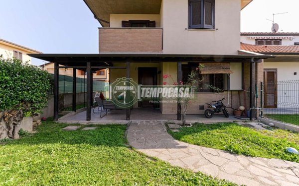 casa indipendente in vendita a Pognano