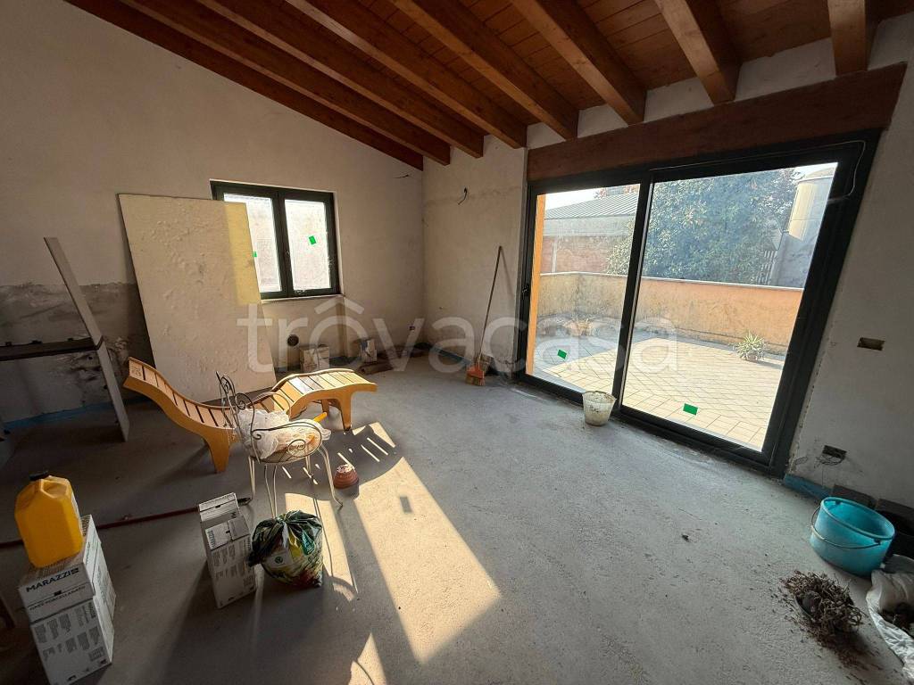 casa indipendente in vendita a Pognano