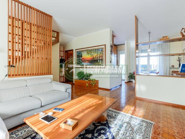 casa indipendente in vendita a Pognano