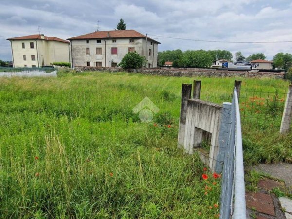 terreno edificabile in vendita a Pognano