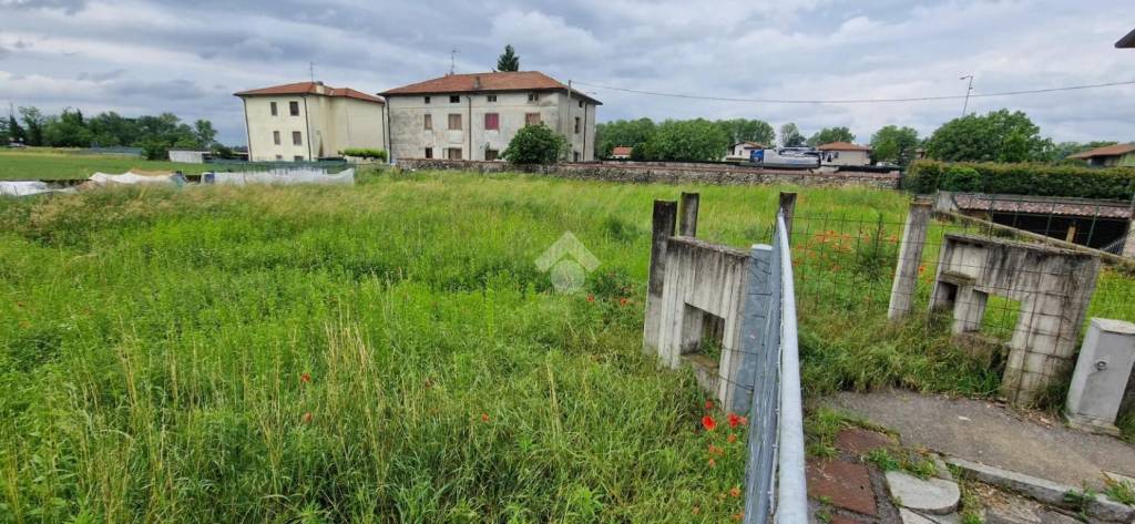 terreno edificabile in vendita a Pognano