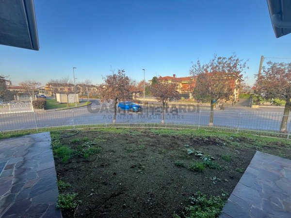 casa indipendente in vendita a Pognano