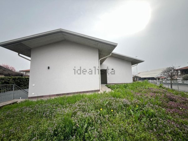 casa indipendente in vendita a Pognano