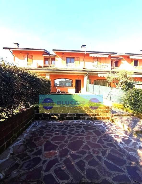 casa indipendente in vendita a Pognano