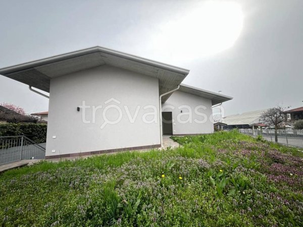 casa indipendente in vendita a Pognano