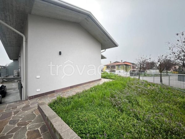 casa indipendente in vendita a Pognano