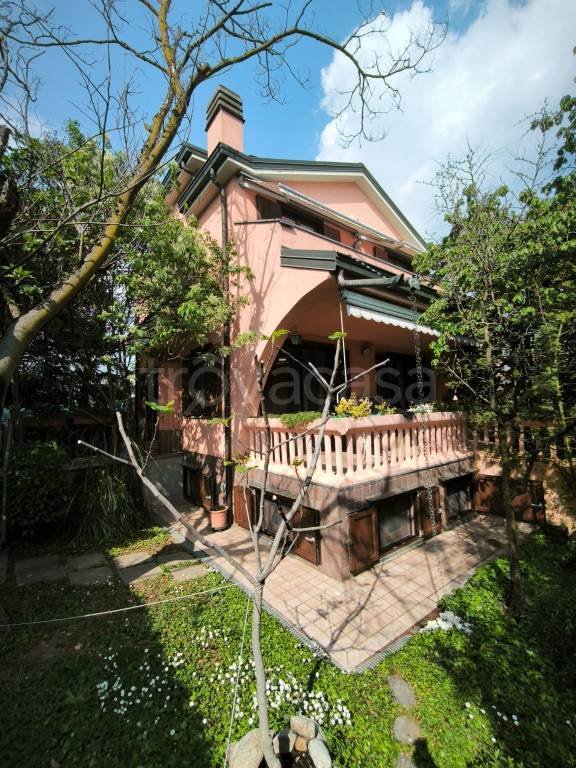 casa indipendente in vendita a Pognano