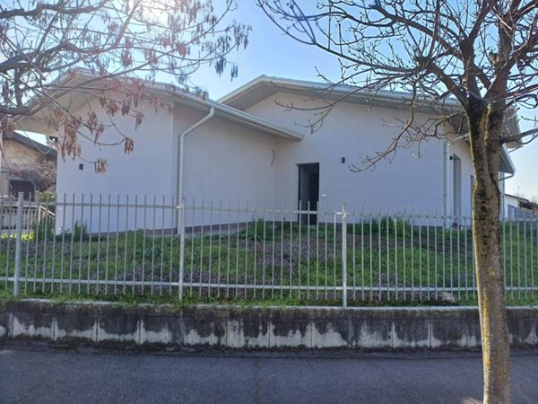 casa indipendente in vendita a Pognano