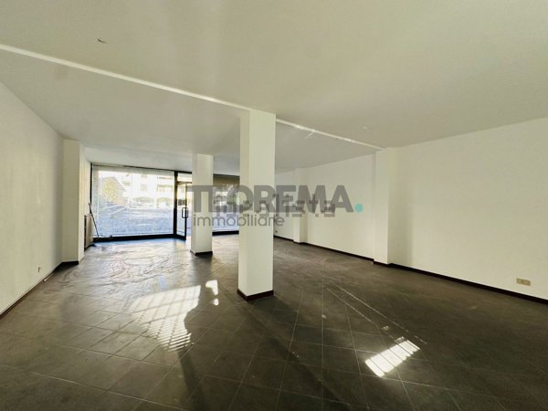 locale commerciale in vendita a Ponte Nossa