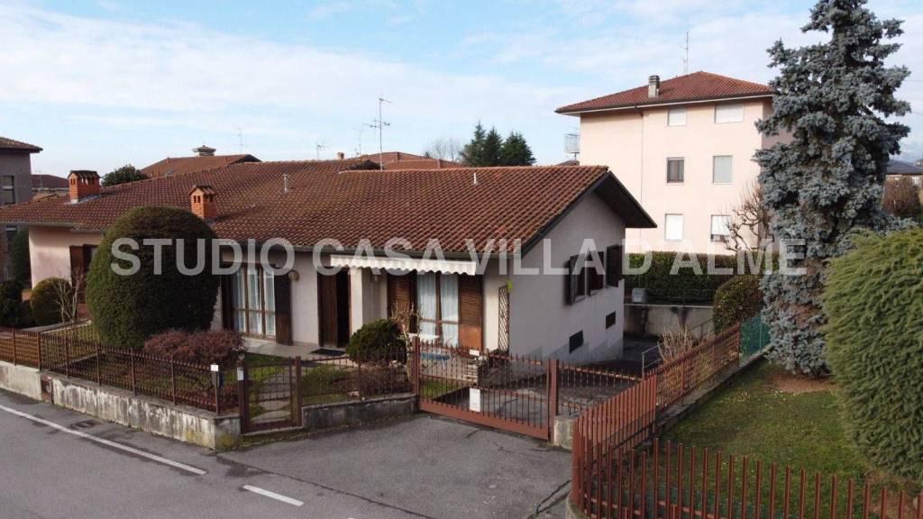 casa indipendente in vendita a Ponteranica