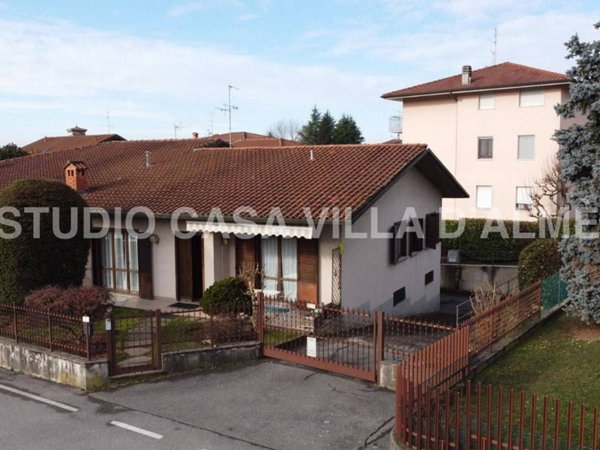 casa indipendente in vendita a Ponteranica