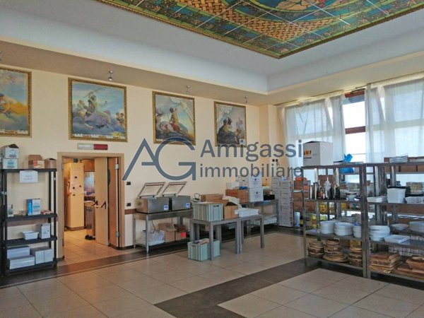 locale commerciale in vendita a Ponte San Pietro