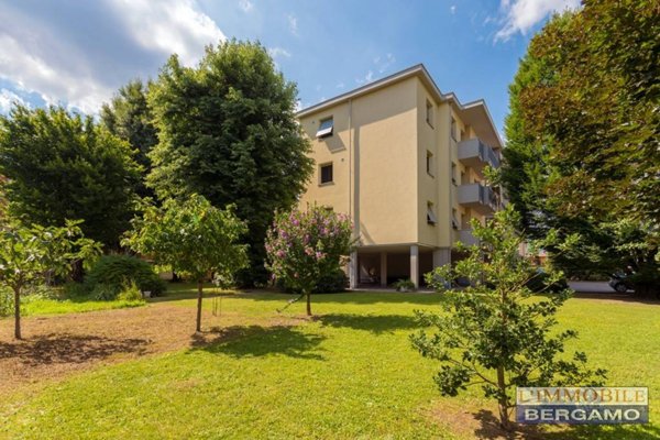 appartamento in vendita a Ponte San Pietro in zona Locate