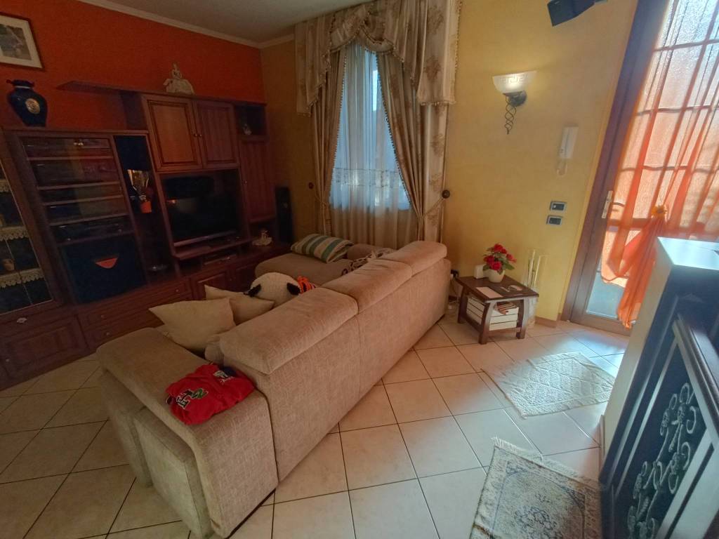 casa indipendente in vendita a Ponte San Pietro in zona Locate