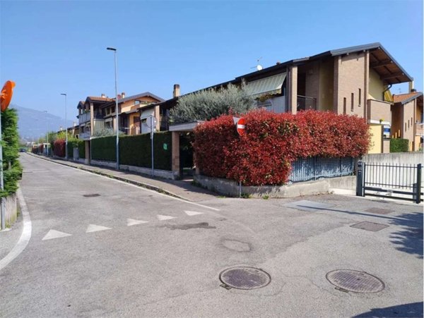 appartamento in vendita a Ponte San Pietro in zona Locate