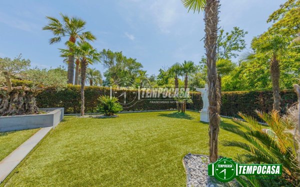 casa indipendente in vendita a Ponte San Pietro in zona Locate