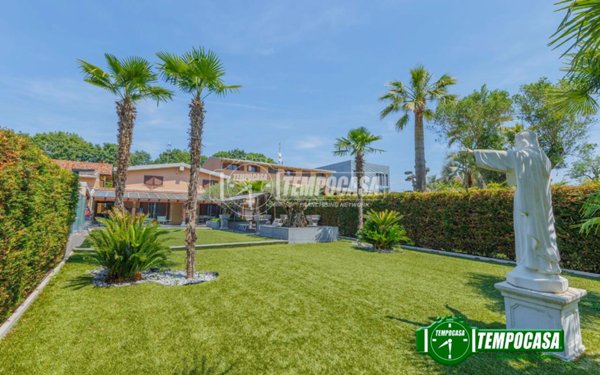 casa indipendente in vendita a Ponte San Pietro in zona Locate