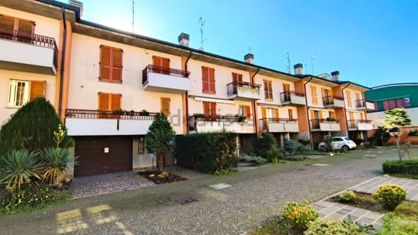 casa indipendente in vendita a Ponte San Pietro in zona Locate