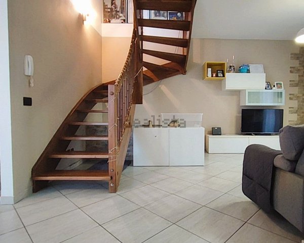 casa indipendente in vendita a Ponte San Pietro in zona Locate