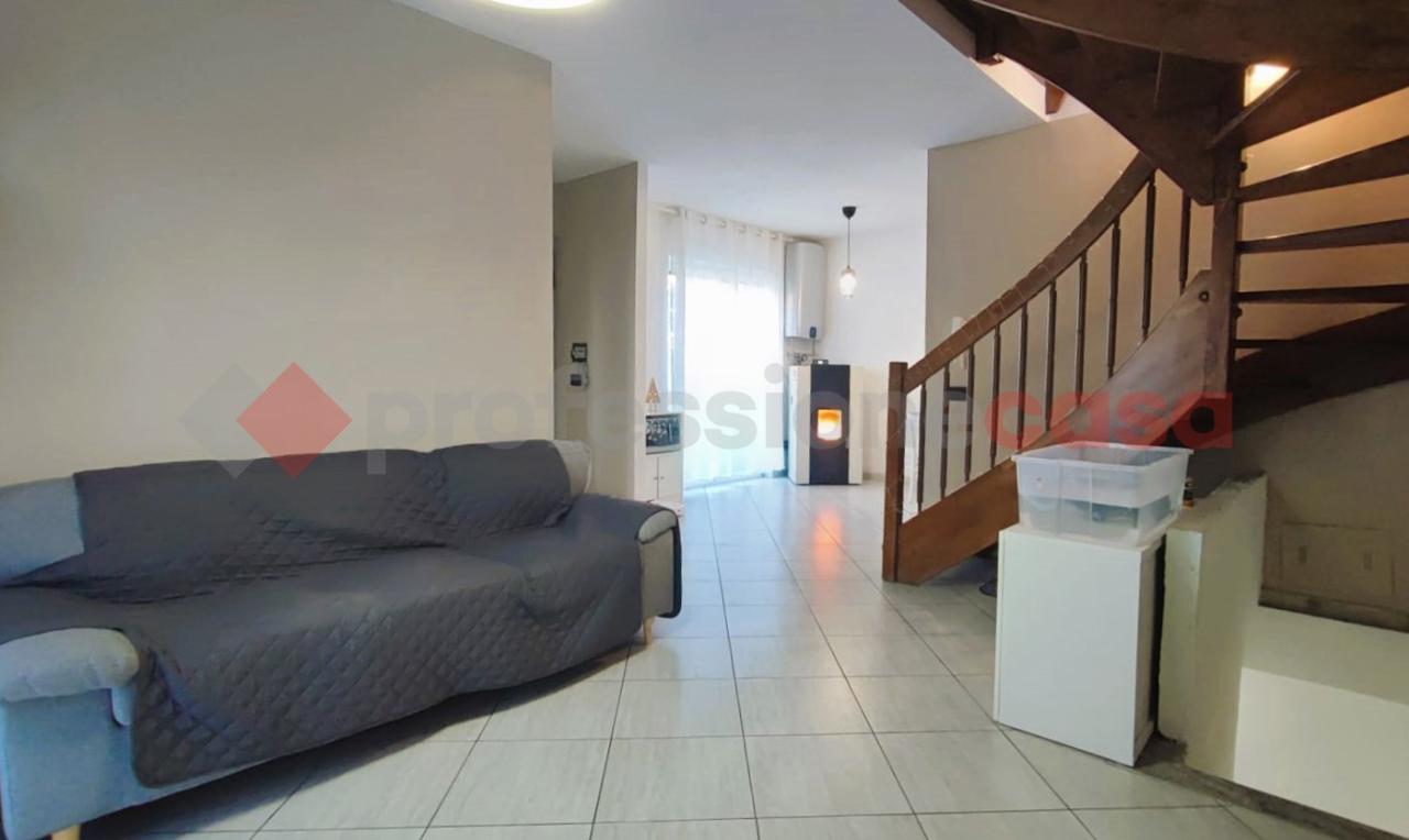 casa indipendente in vendita a Ponte San Pietro in zona Locate