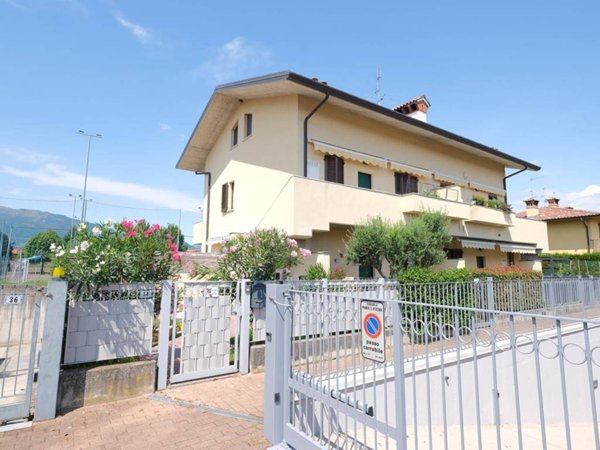 appartamento in vendita a Ponte San Pietro in zona Locate