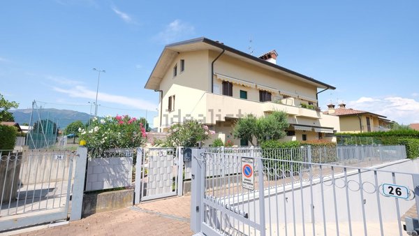 appartamento in vendita a Ponte San Pietro in zona Locate